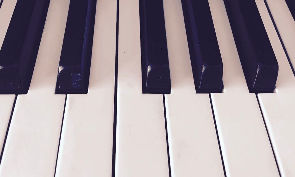 Beginner Piano-The White Keys (Lesson 1) | Small Online Class for Ages 7-10