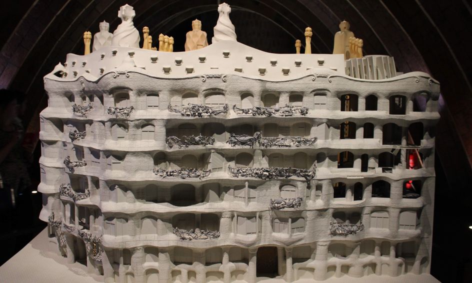 Buildings By Famous Architects Wright Hadid Gaudi Gehry