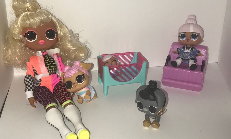 LOL Dolls Show and Tell, Fashion Show, and Social Skills | Small Online