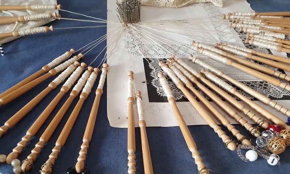 Bobbin Lace An Introduction To Hand Making Lace Small Online
