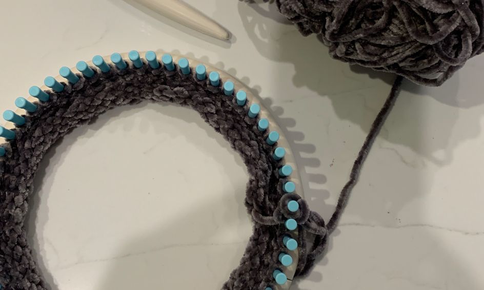 Loom Knitting On Round Loom Making A Hat Small Online Class For Ages 9 13 Outschool