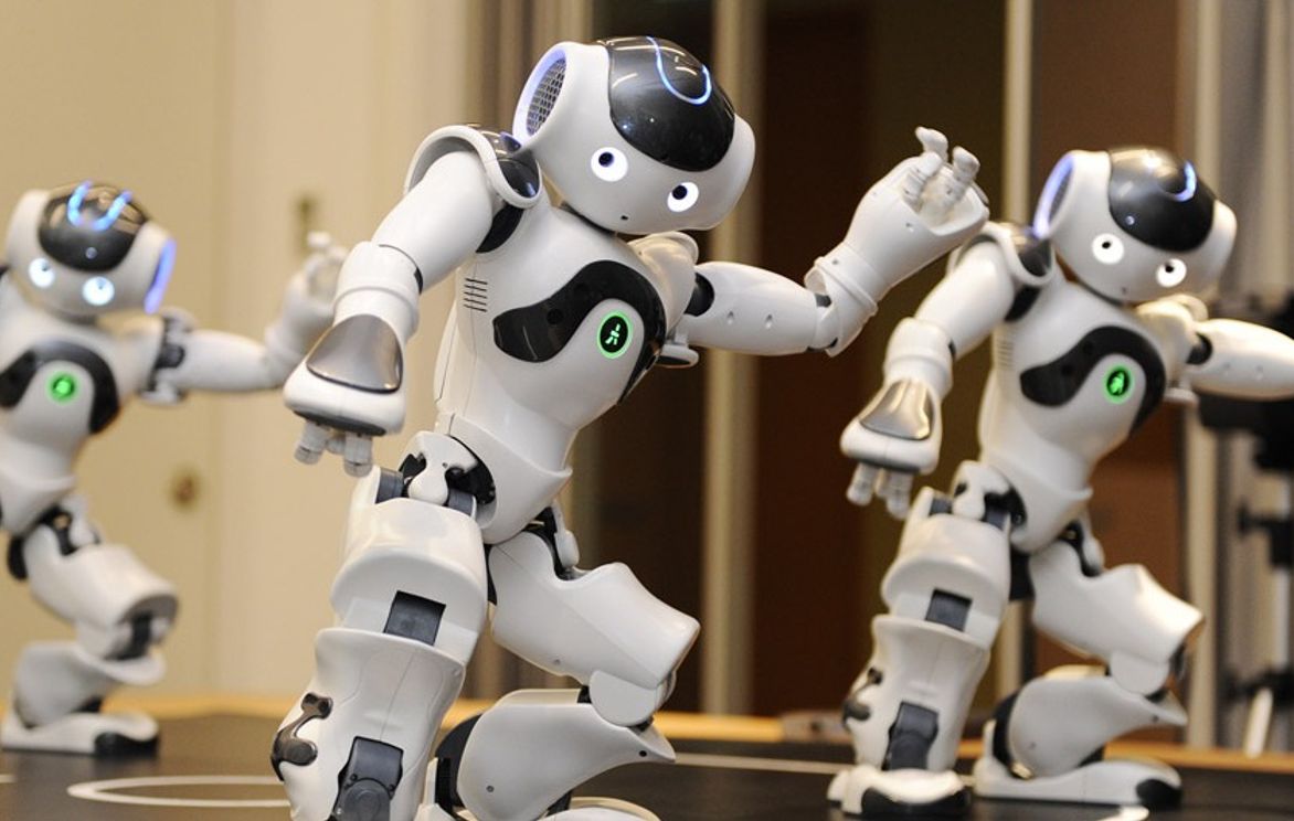 Танец роботов на играх будущего. Робот. Разные роботы. Робот танцует. Роботы для детей.