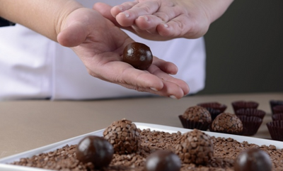 Rolling brigadeiro and passing sprinkles 