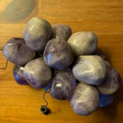 A bunch purple marble grapes.