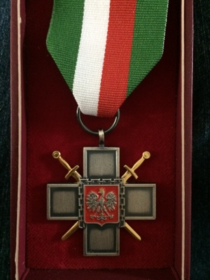 metal cross with Polish Eagle in centre