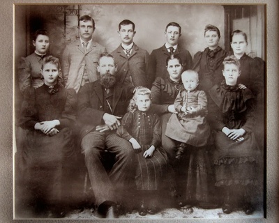 Photo of David Lusher (the one with the beard) and his family).