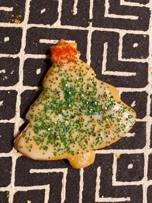 Cookie in shape of a Christmas tree