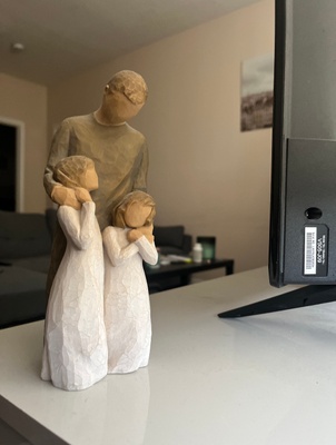 Figurines of a father and two daughters