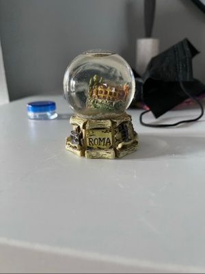 Snow globe from the front 
