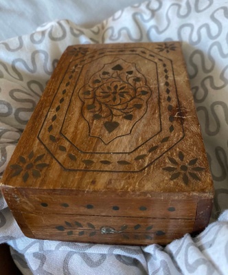 wooden jewelry box (9cmx14cm, 4cm tall)