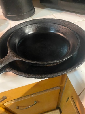 2 cast iron pans from the early 1950s