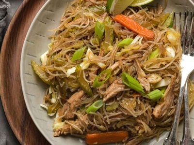 Pancit with glass noodles