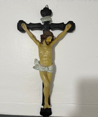 A sculpture of Jesus on the crucifix 