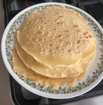 A plate of palacinky before rolling