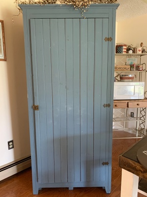 This is the hutch and it´s 100 years old