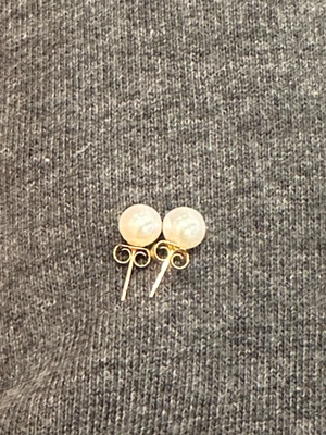 A pair of Pearl Earrings