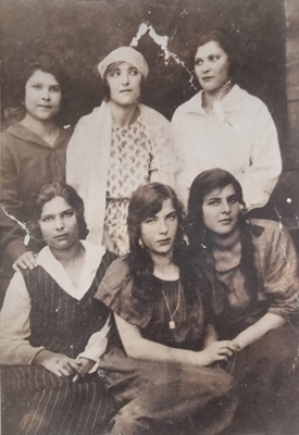 Photo of sisters (Sima is bottom right)