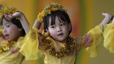A delightful flowering and dancing in Thingyan.