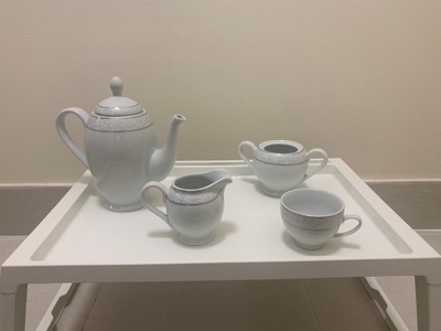 Tea pots and tea cups 