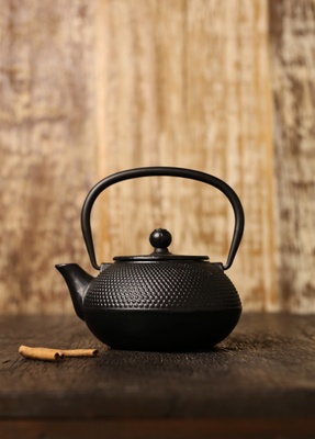 a teapot that is used to brew tea.