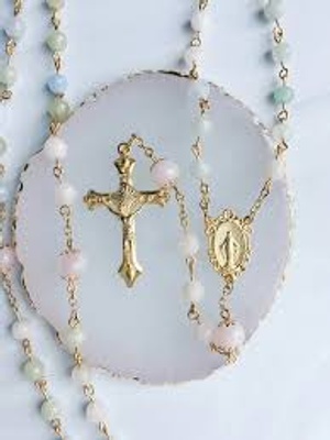 rosary with different color of pearl