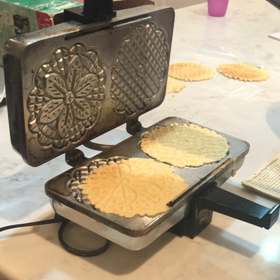 Pizzelle Maker