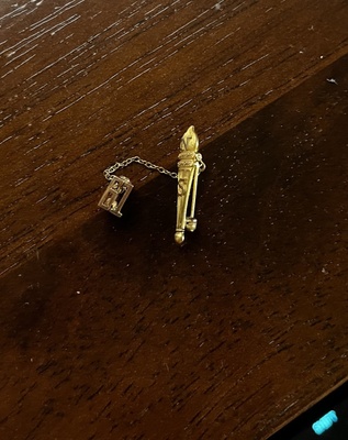 A picture of the pin with the number 61