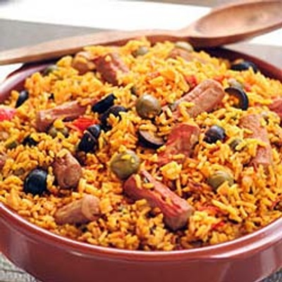 Arroz con salchichas (Rice with vienna sausages)