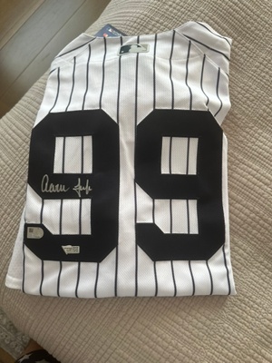 Aaron judge signed jersey